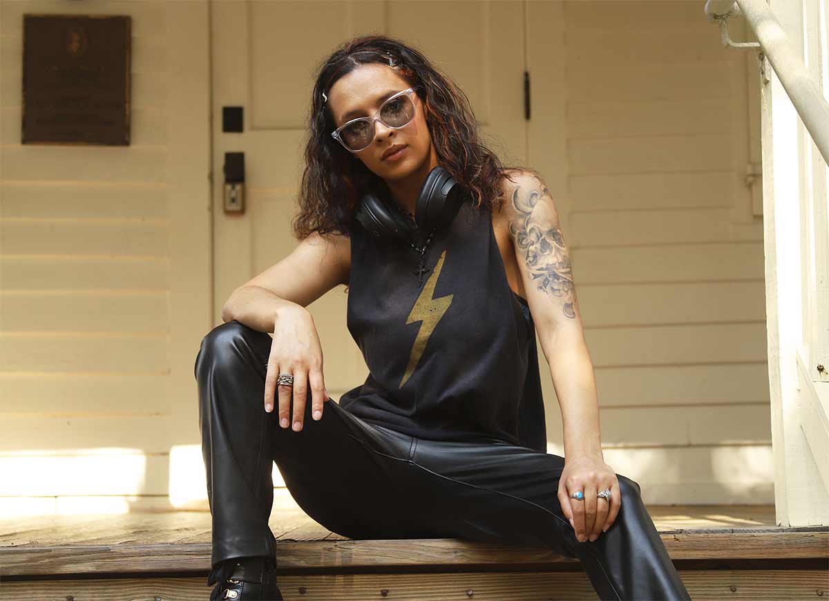 Rock n Roll Lightning Bolt Graphic Crop