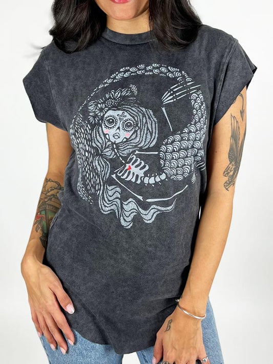 Model wearing Mami Wata Graphic Boyfriend Tee