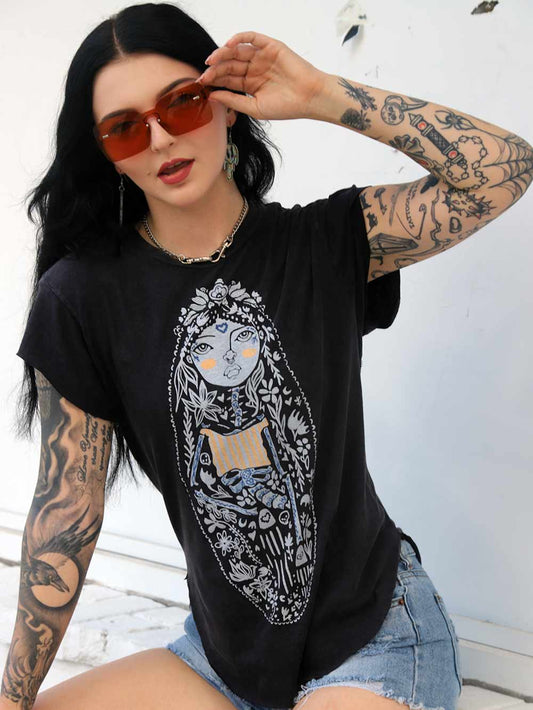 model wearing Sideslit Tee graphic w/ Flora Artwork figure and sunglasses