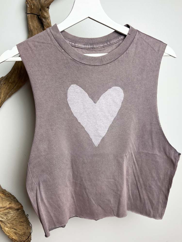 Cute Crop Top with Heart Grahpic