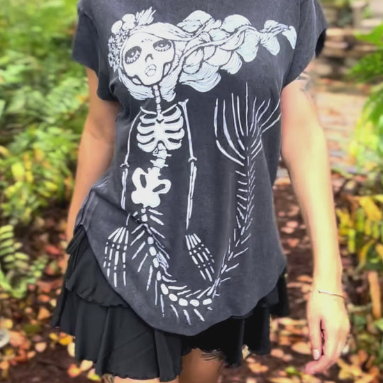 third eye skeleton mermaid graphic tee catwalk