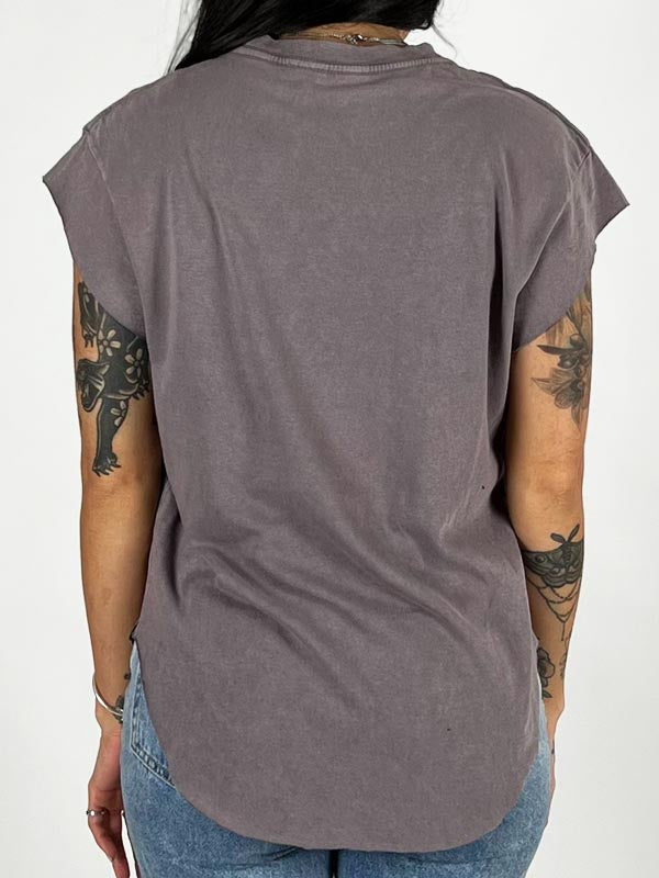 Model back of shirt